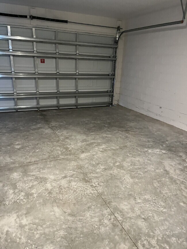 Building Photo - Brand New 4/2 Home!