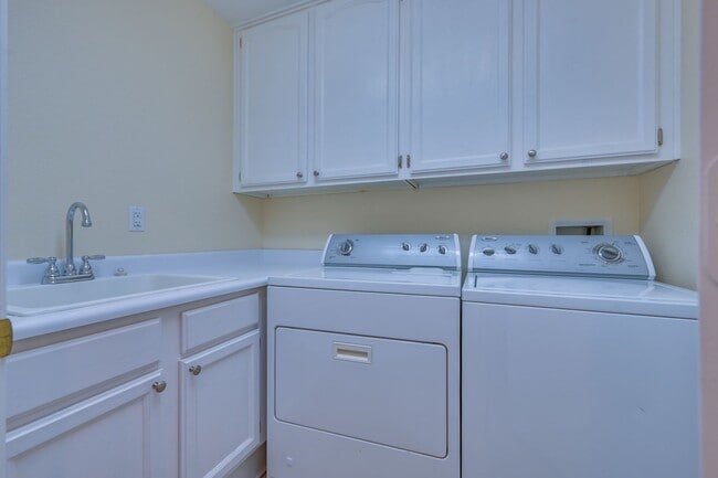 Building Photo - SE!! 4 Bedrooms!! Single Story!! NO HOA!! 3 Car Garage!!! Pool!!! Spa!!! RV Parking!!! Low mainte...