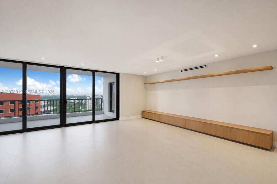 Building Photo - 1581 Brickell Ave