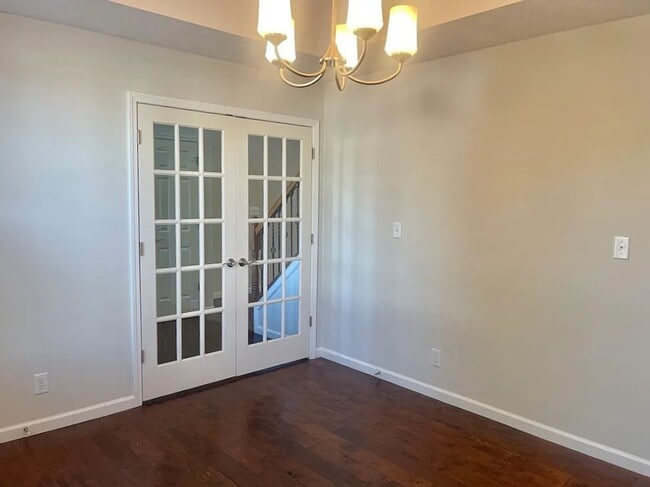 Building Photo - Large Kokomo Home!