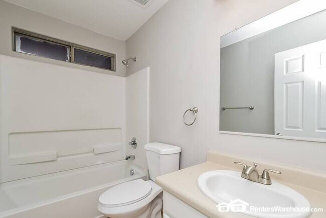 Building Photo - Spacious updated 4 Bed, 3 Bath home in Tuc...
