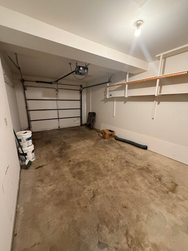Building Photo - 705 S 15th Ave