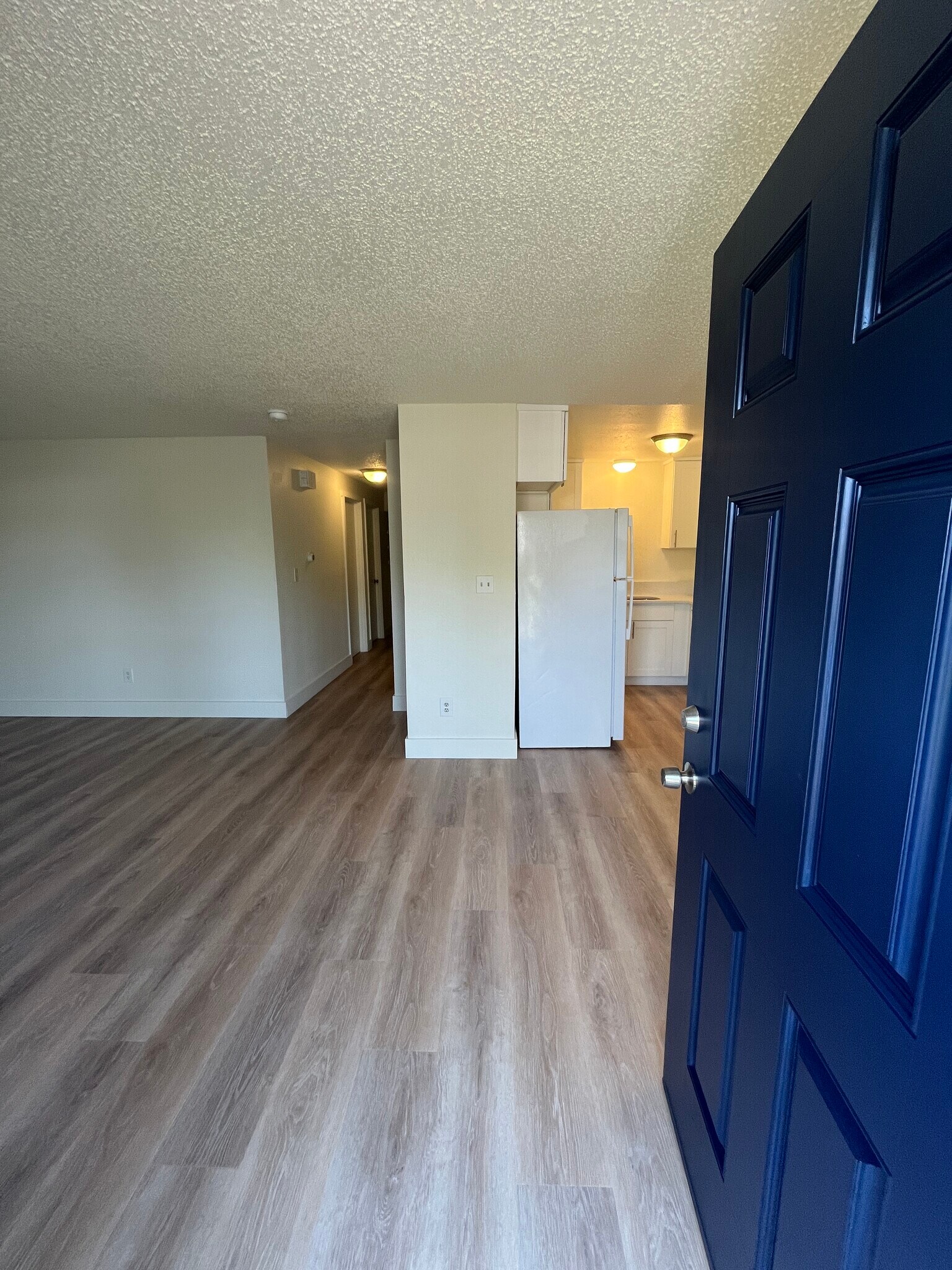 Building Photo - 415 SE Lacreole Dr