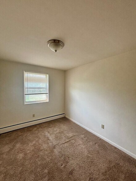 Building Photo - 104 Hinchey Ave