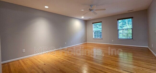 Building Photo - 215 Bayberry Ln