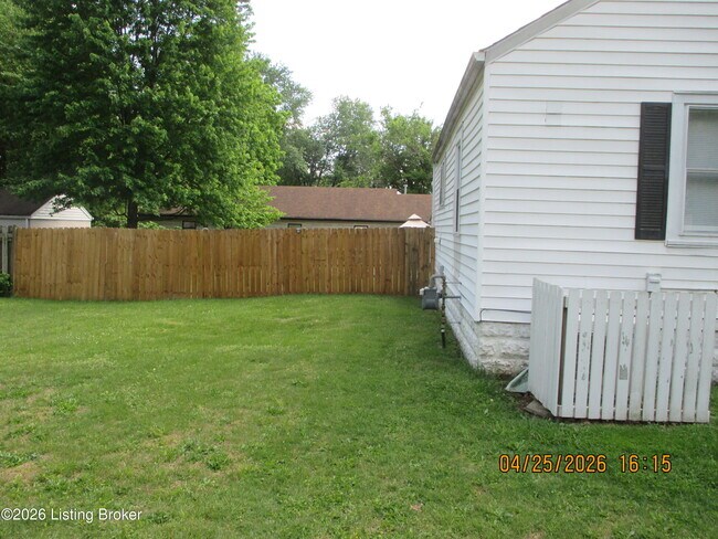 Building Photo - 2220 Parkwood Rd