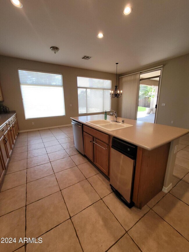 Building Photo - 2461 W Marlin Dr