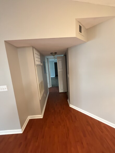 Building Photo - 2265 Huntingdon Dr
