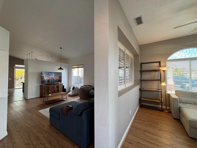 Building Photo - 1012 Freshwater Ct