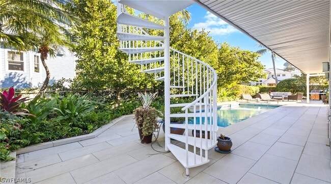 Building Photo - 877 7th St S