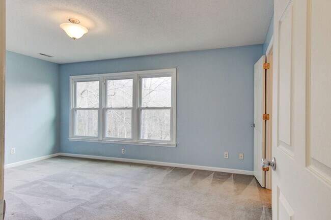 Building Photo - Two Story Home With Fireplace and Basement In Marymont