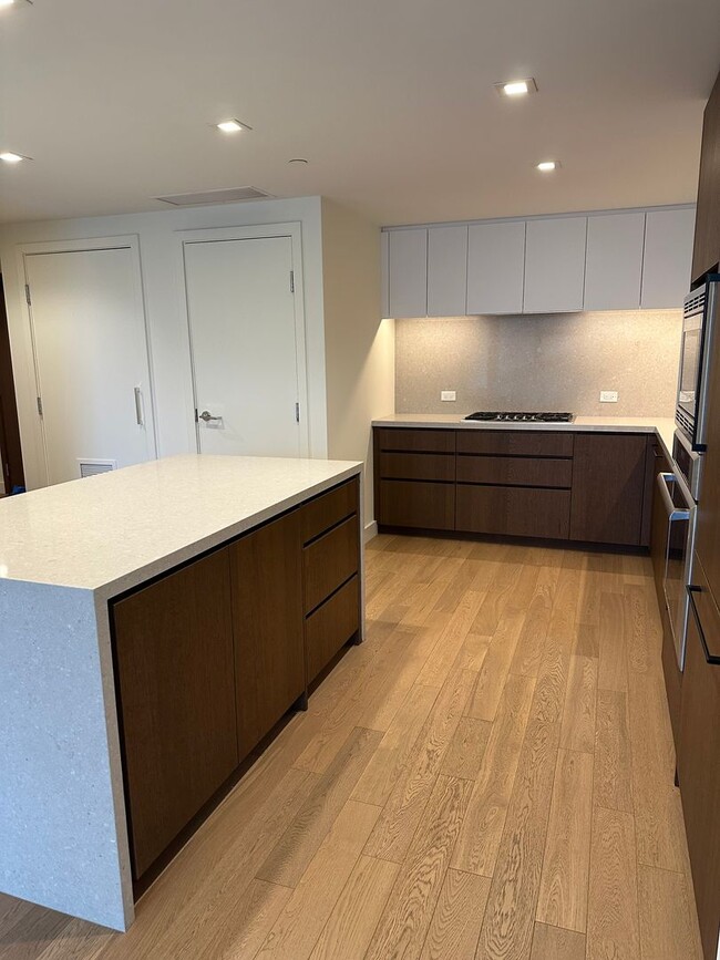 Building Photo - Savina By Bosa, 9th Floor Unit Available March 7th!