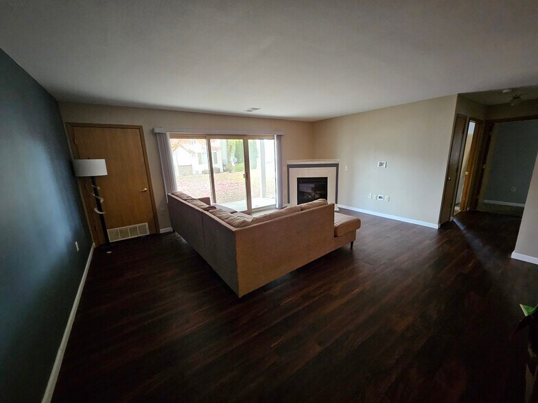 Living Room - 956 Roseland Dr