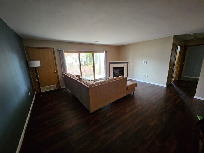 Living Room - 956 Roseland Dr