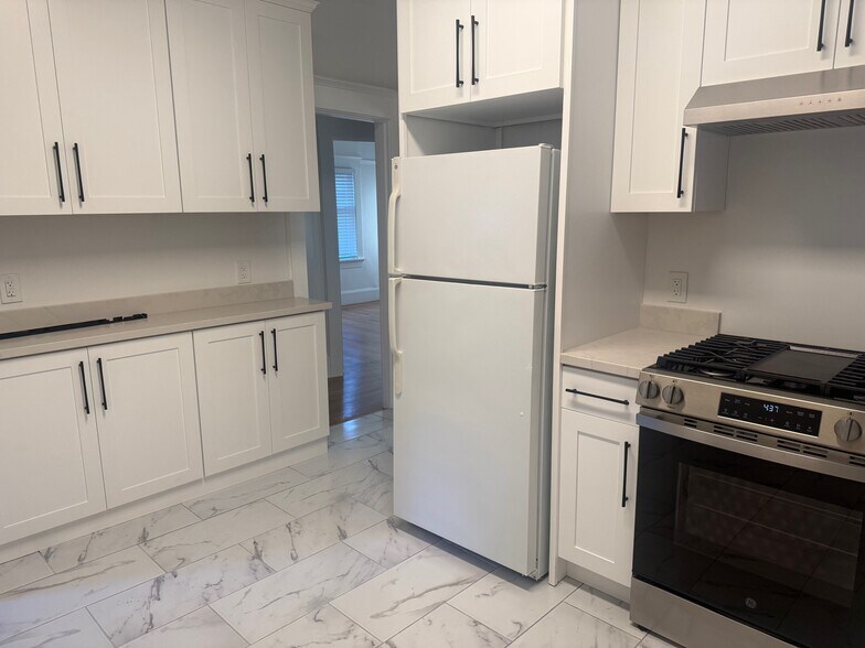 Building Photo - 28 Croxton Ave