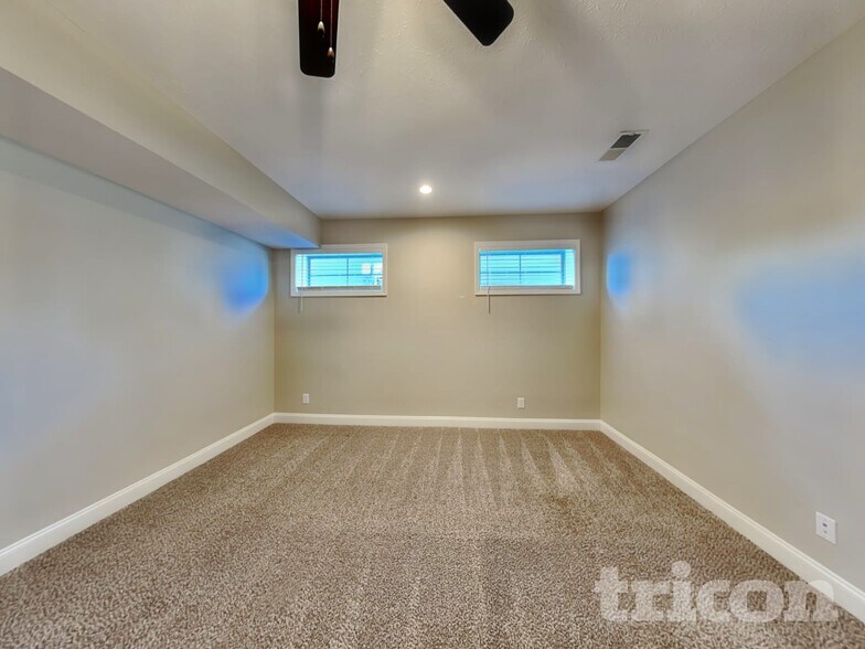 Building Photo - 1059 Spicer Dr