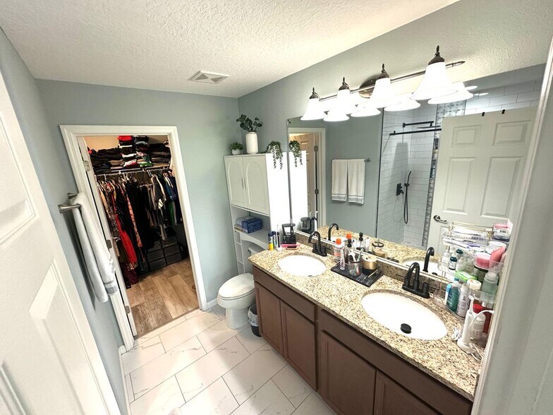 Building Photo - 7041 Beauhaven Ct