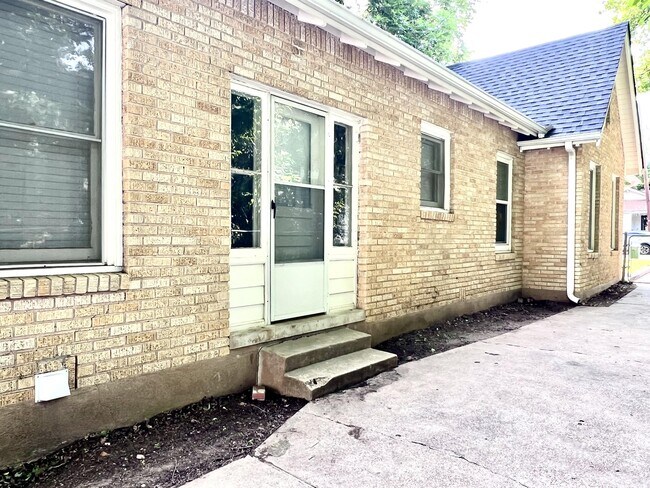 Building Photo - 2808 Morrow Ave