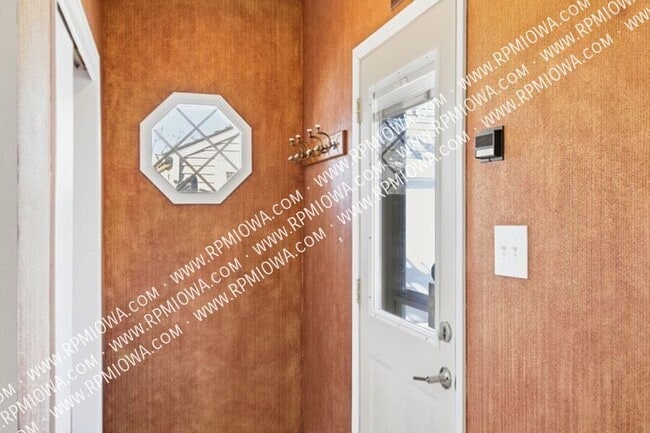 Building Photo - 3212 Ashwood Dr