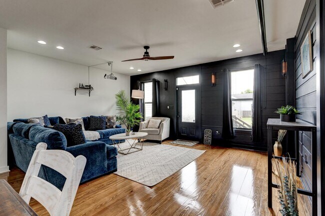 Building Photo - 2504 Dumaine St