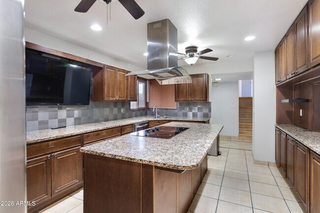 Building Photo - 1627 E Fremont Dr