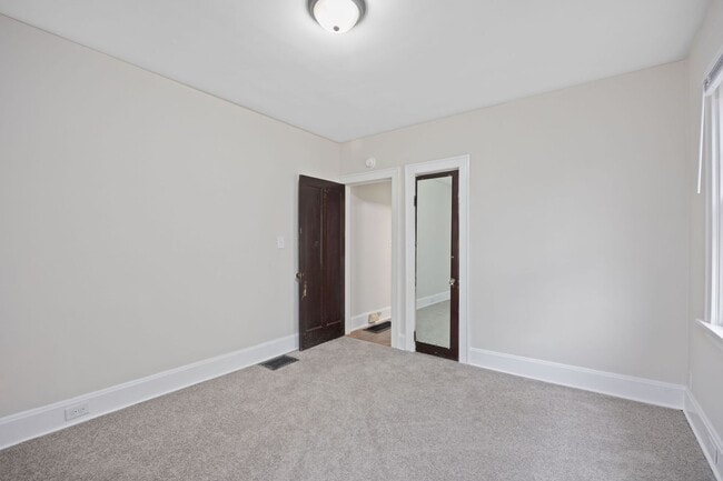 Building Photo - HYDE PARK -Move In This Week, Get $500 Bac...