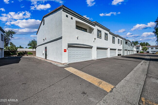 Building Photo - 4608 W Maryland Ave
