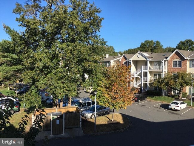 Primary Photo - 64 Versailles Ct