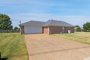 Building Photo - 88 Romie Dr