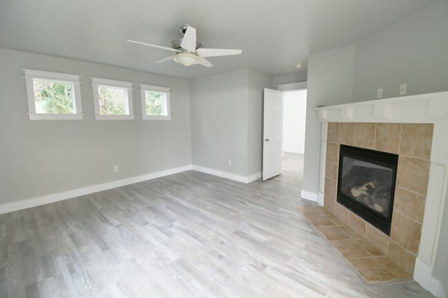 Building Photo - 2430 106th Dr SE