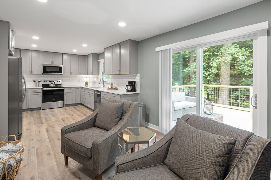 Kitchen W Bonus Keeping Room - 116 Overlook Rd