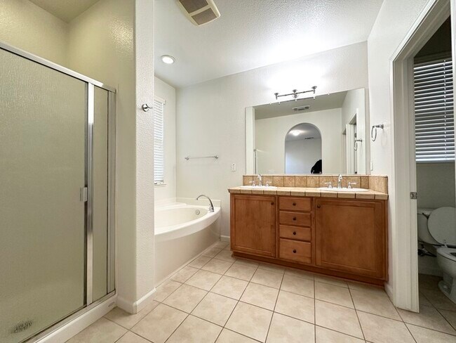 Building Photo - Spacious 3 bedroom 2 bath home in Rancho Cordova!!