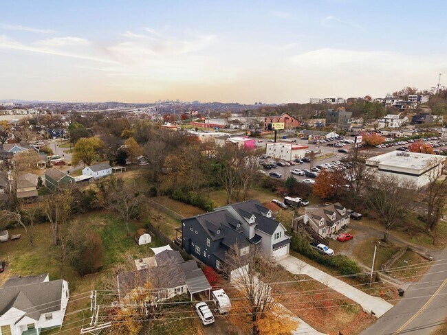 Building Photo - 414B Westboro Dr
