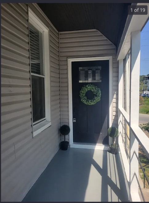 Building Photo - 1321 5th Ave