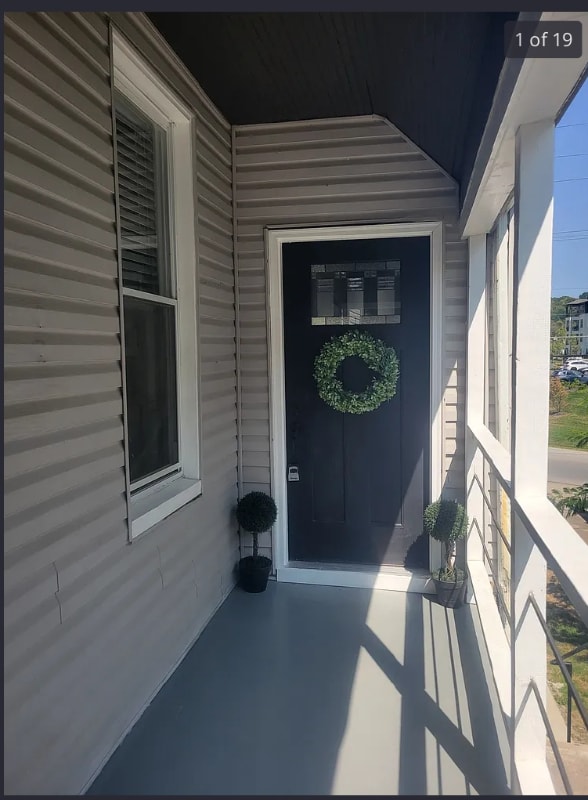 Building Photo - 1321 5th Ave