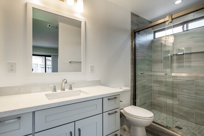 Building Photo - 3 bedroom, 2 bath home on a corner lot clo...