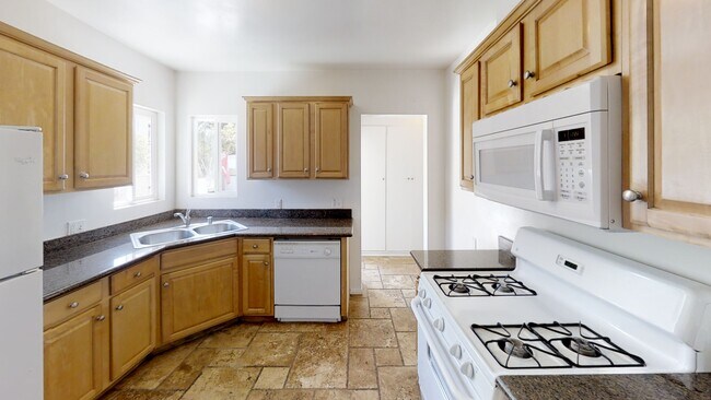 Building Photo - 4840 Art St