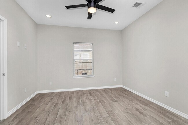 Building Photo - 16706 E Hammon