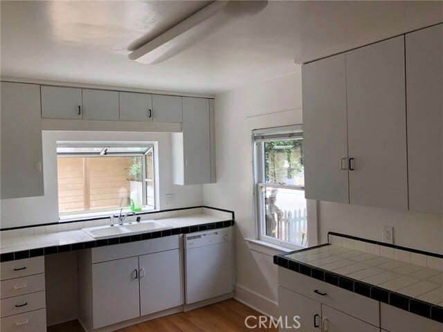 Building Photo - 1085 Loma Dr