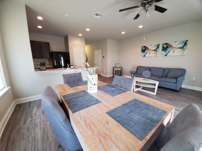 Building Photo - 5764 Callaway Cir