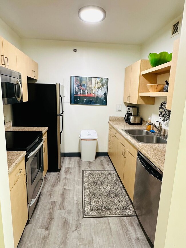 Building Photo - Furnished 1 bedroom, 1 bath in Acqua Vista...