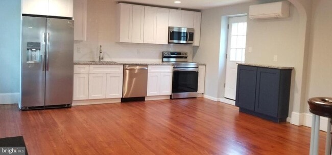 Building Photo - 473 Freemont St