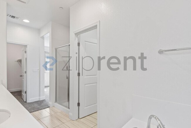 Building Photo - 2954 Worthing Common