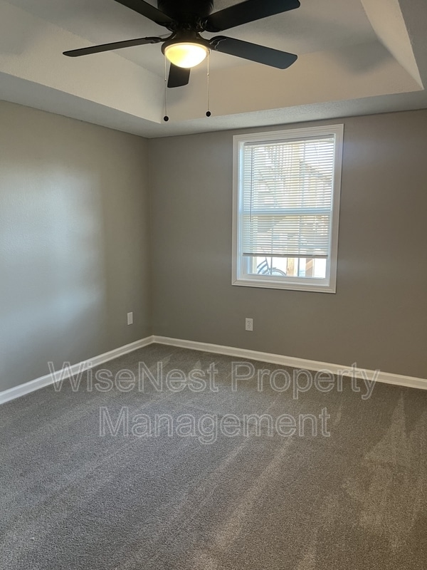 Building Photo - 708 NE Ball Dr