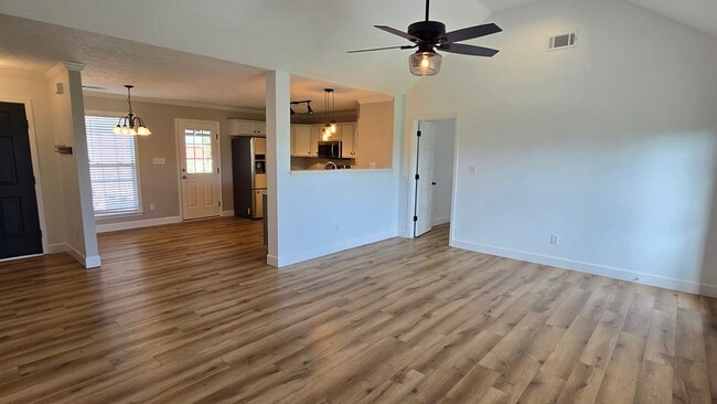 Building Photo - Beautiful home just minutes to Medina Middle School with Lawn care included