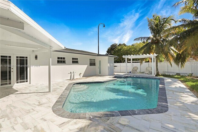 Building Photo - 15440 SW 102nd Pl