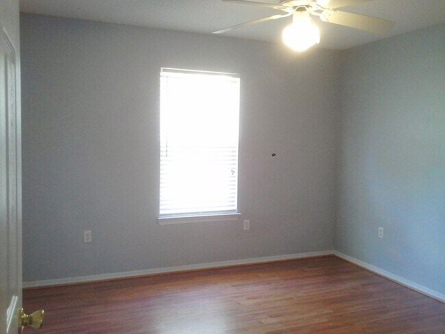 Building Photo - 369 Riverchase Blvd