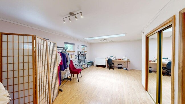 Building Photo - 005