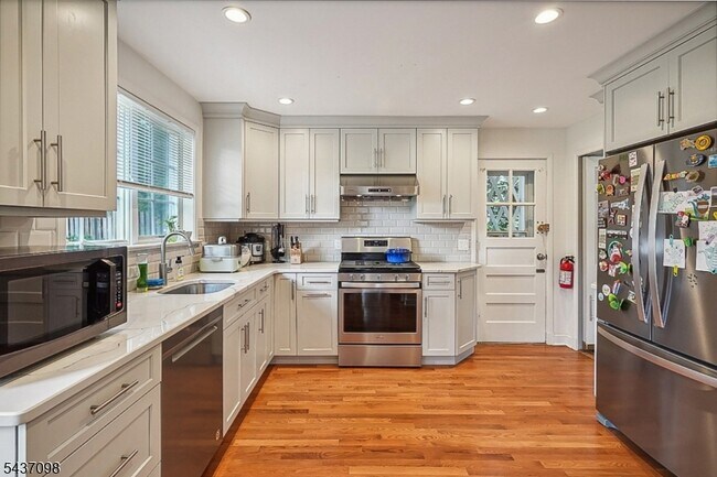 Building Photo - 305 Lupine Way