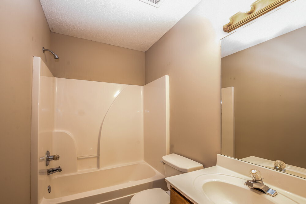 Building Photo - 10237 Green Moss Dr N